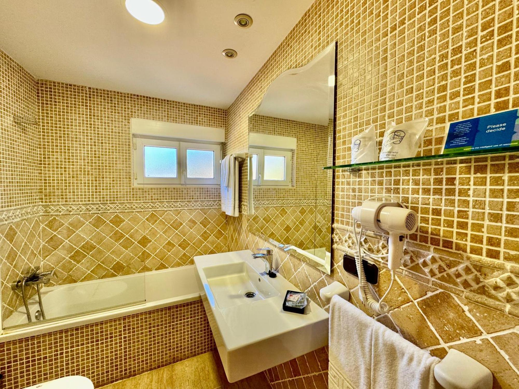 Hotel La Rivera اريناس دي كابراليس المظهر الخارجي الصورة