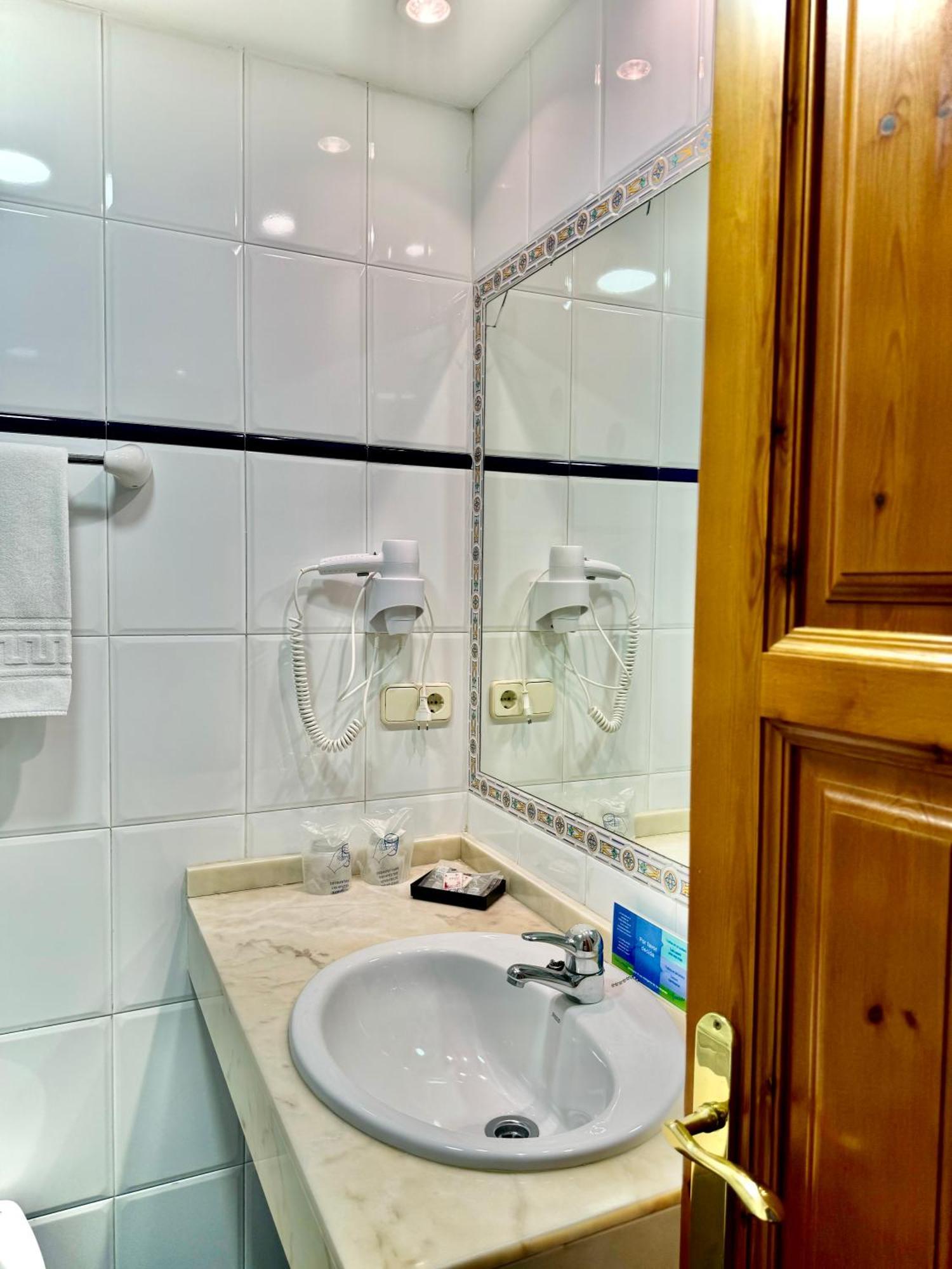 Hotel La Rivera اريناس دي كابراليس المظهر الخارجي الصورة